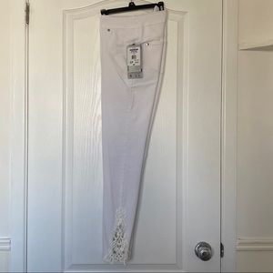 Nygard NWT white jegging with lace detail